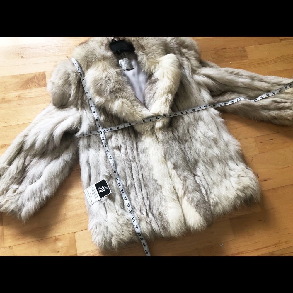 LIKENEW🤩SAGA FURS WHITE BLUE FOX FUR COAT GENUINE - Picture 5 of 8